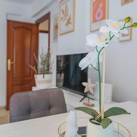 Delfin Retreat Con Terraza Junto A Parada De Metro Γρανάδα Εξωτερικό φωτογραφία