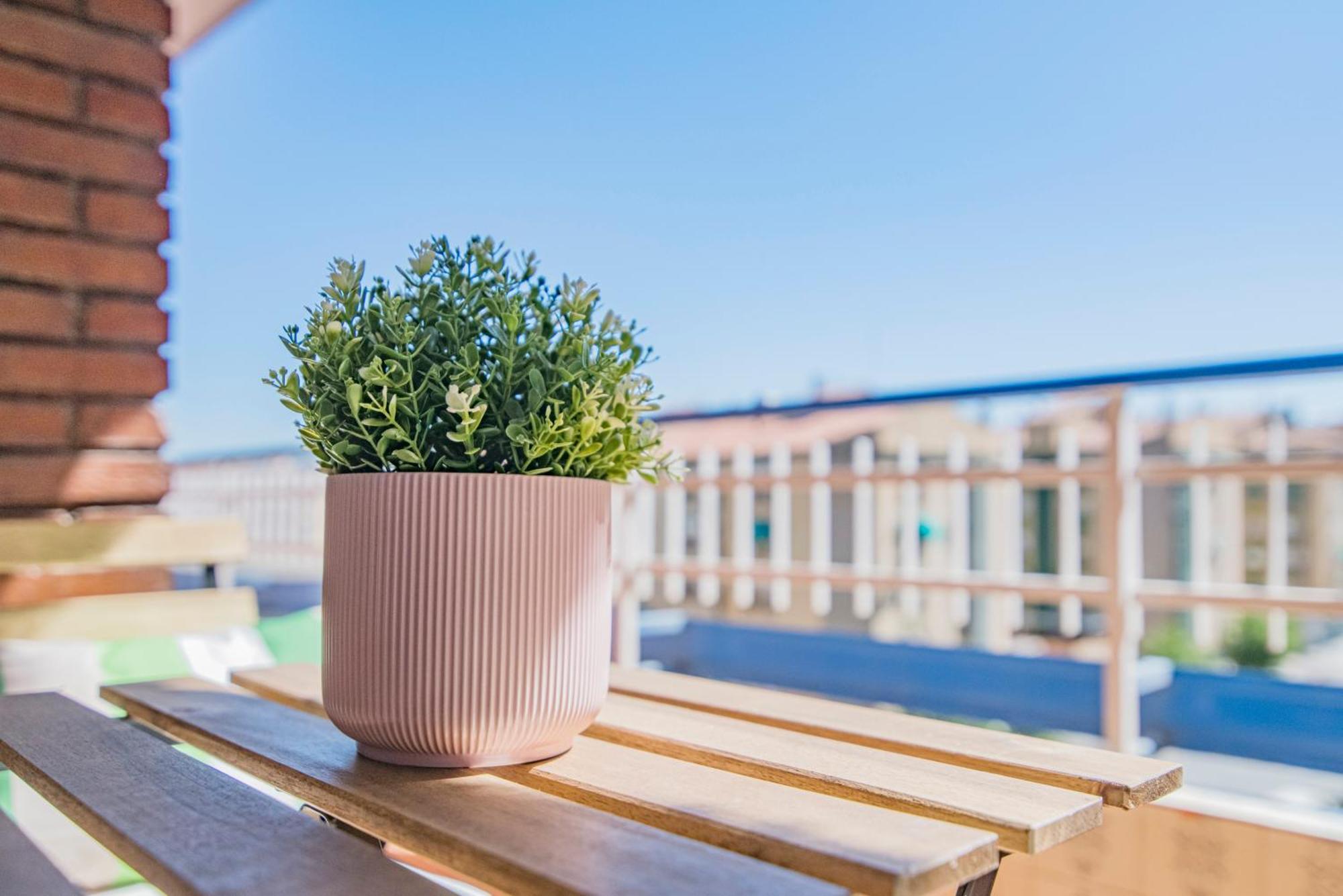 Delfin Retreat Con Terraza Junto A Parada De Metro Γρανάδα Εξωτερικό φωτογραφία