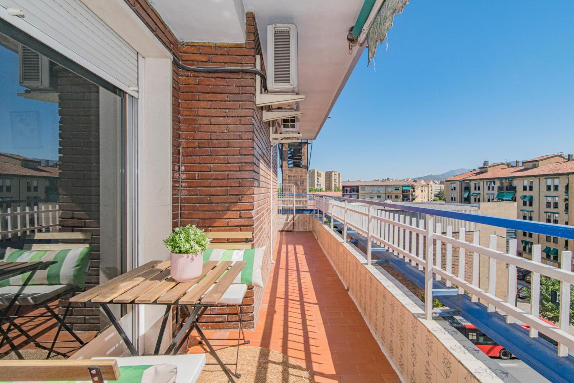 Delfin Retreat Con Terraza Junto A Parada De Metro Γρανάδα Εξωτερικό φωτογραφία