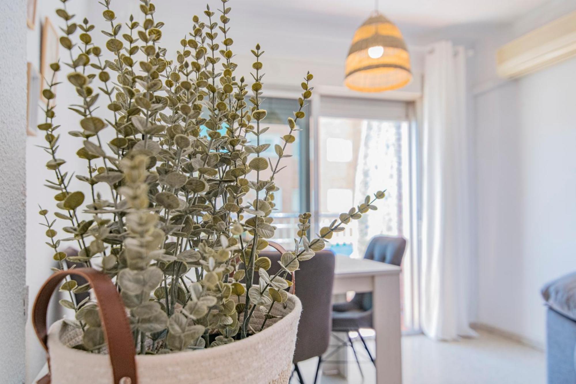 Delfin Retreat Con Terraza Junto A Parada De Metro Γρανάδα Εξωτερικό φωτογραφία