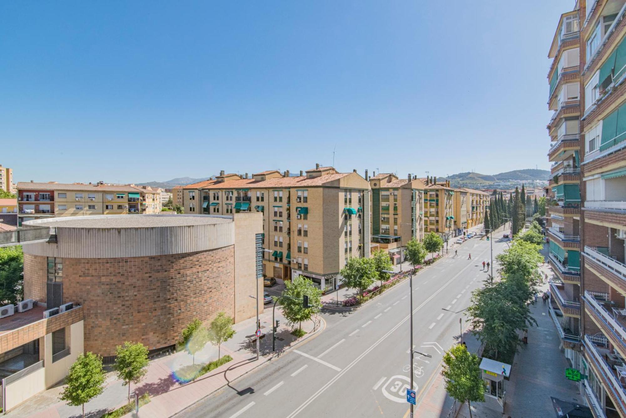 Delfin Retreat Con Terraza Junto A Parada De Metro Γρανάδα Εξωτερικό φωτογραφία