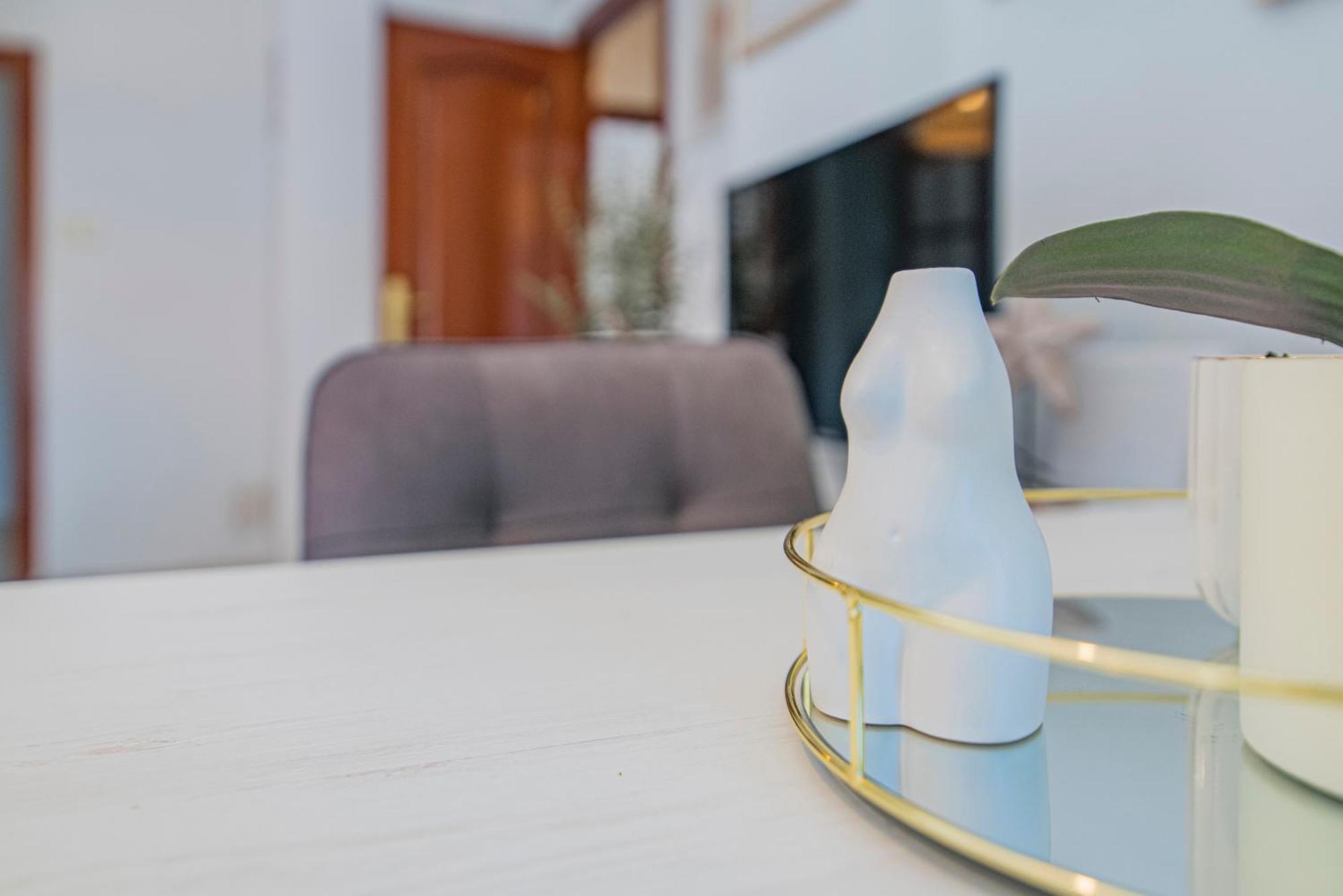 Delfin Retreat Con Terraza Junto A Parada De Metro Γρανάδα Εξωτερικό φωτογραφία