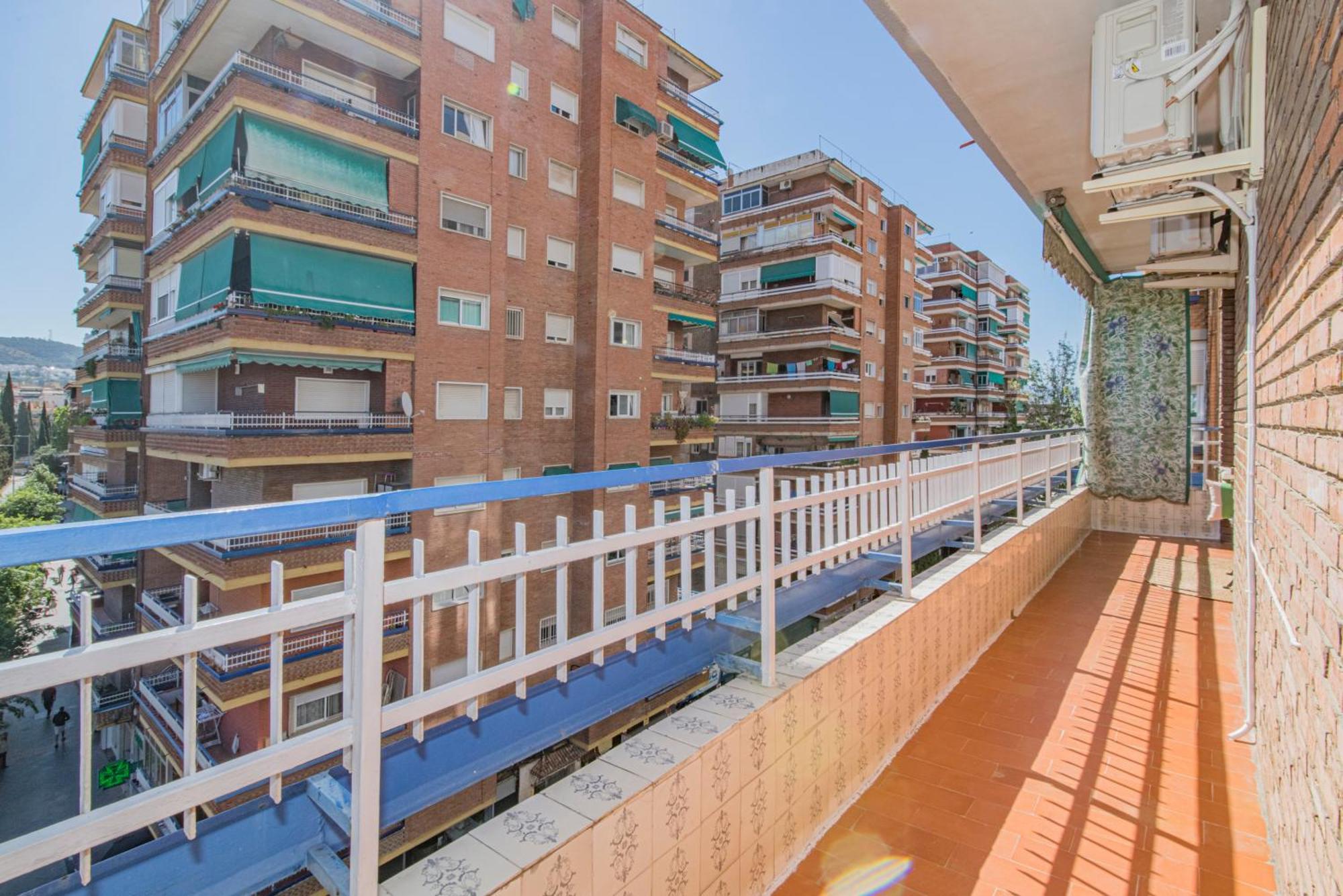 Delfin Retreat Con Terraza Junto A Parada De Metro Γρανάδα Εξωτερικό φωτογραφία