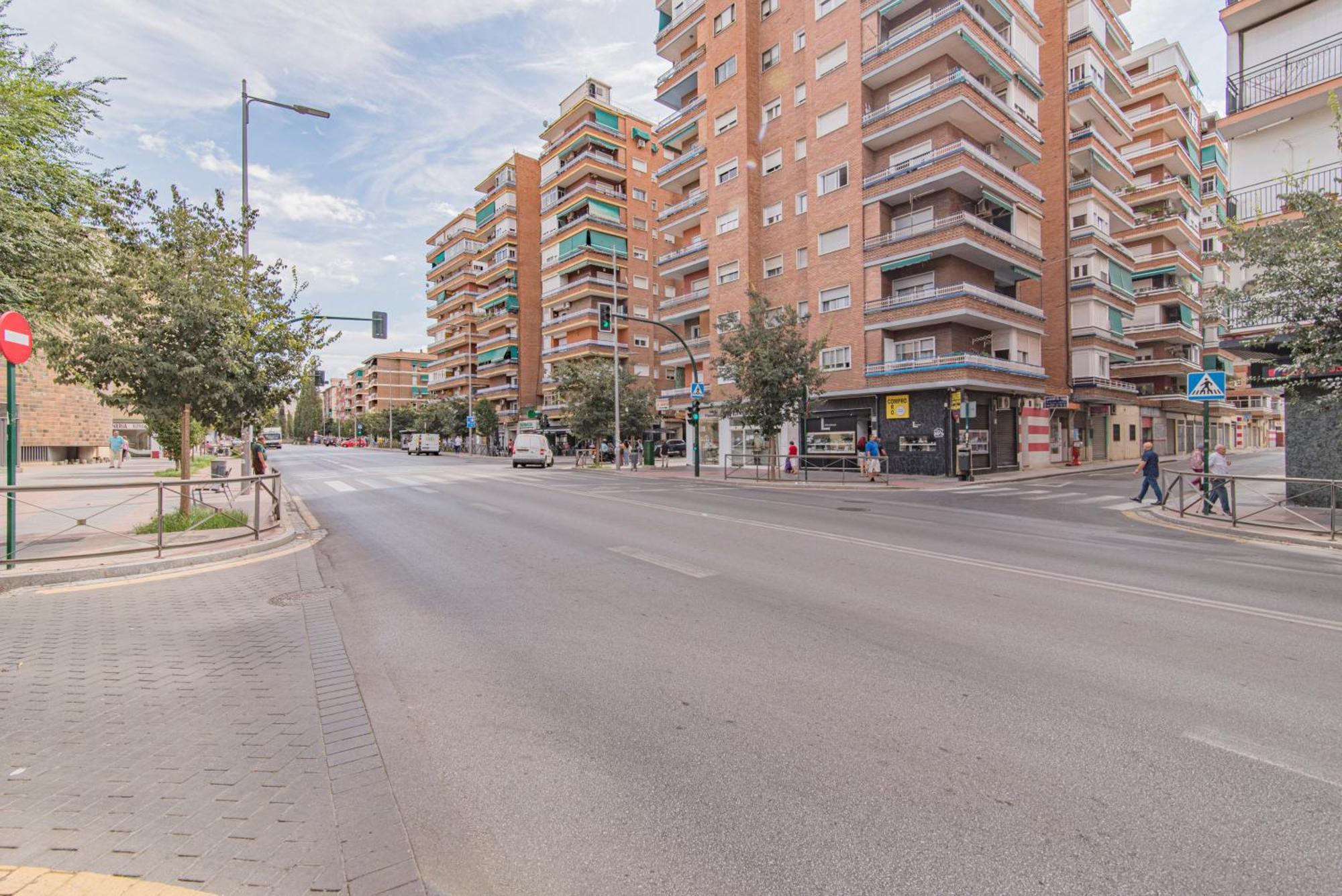 Delfin Retreat Con Terraza Junto A Parada De Metro Γρανάδα Εξωτερικό φωτογραφία
