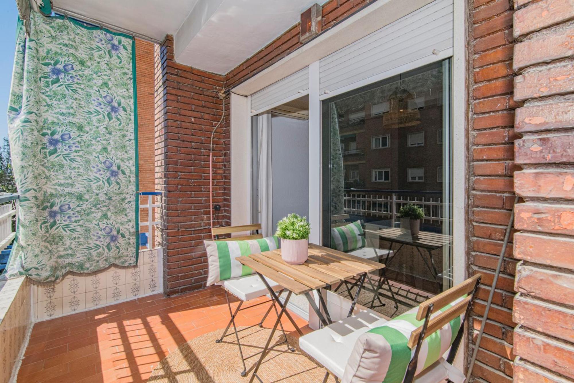 Delfin Retreat Con Terraza Junto A Parada De Metro Γρανάδα Εξωτερικό φωτογραφία
